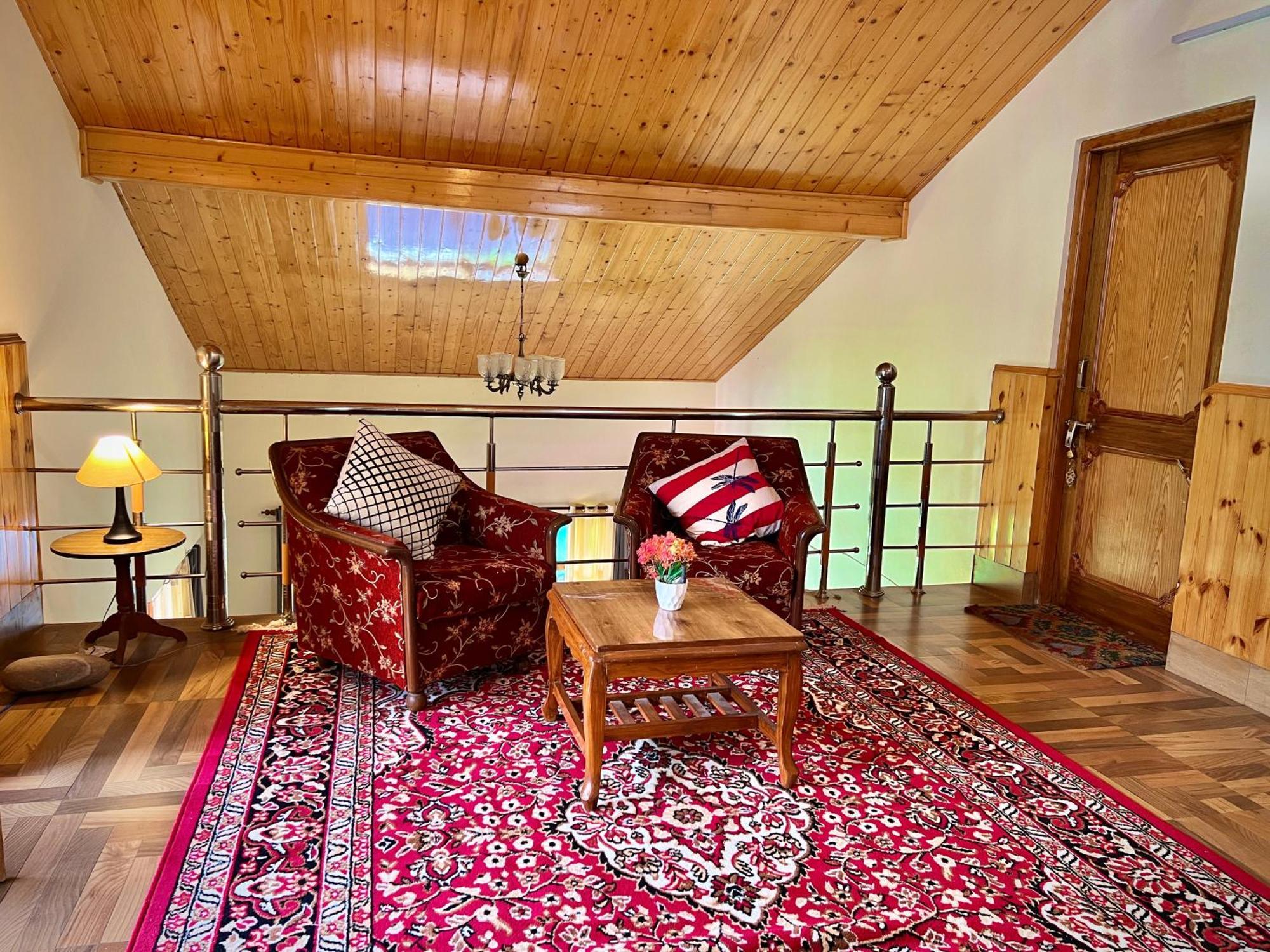 Homestay Urban Monk And Cafe Manali (Himachal Pradesh)