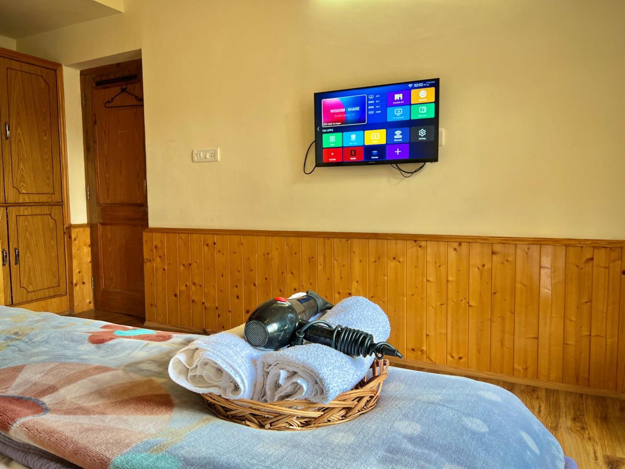 Urban Monk And Cafe Homestay Manali (Himachal Pradesh)