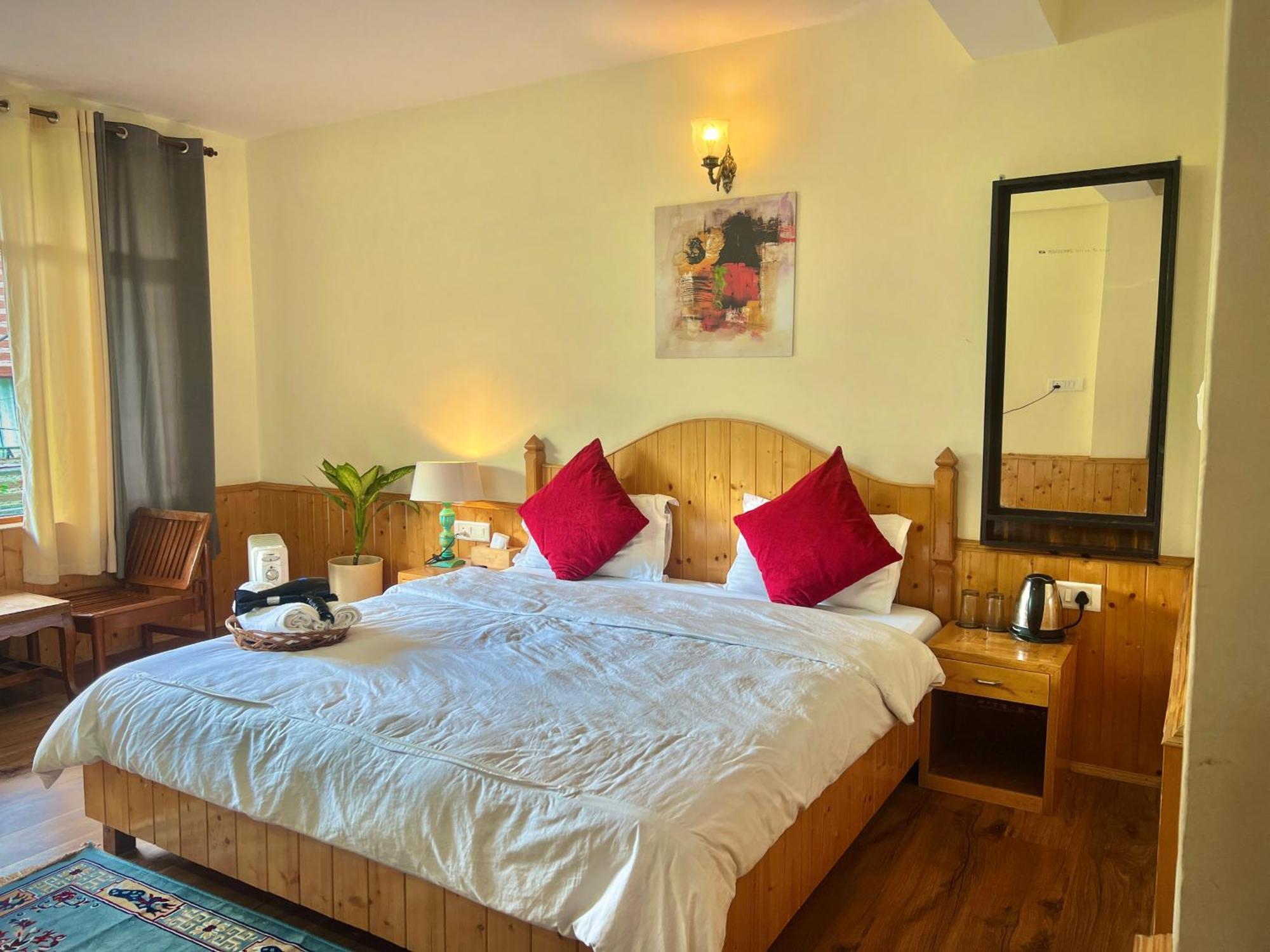 Urban Monk And Cafe Homestay Manali (Himachal Pradesh)
